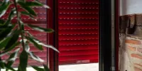 volet roulant rouge